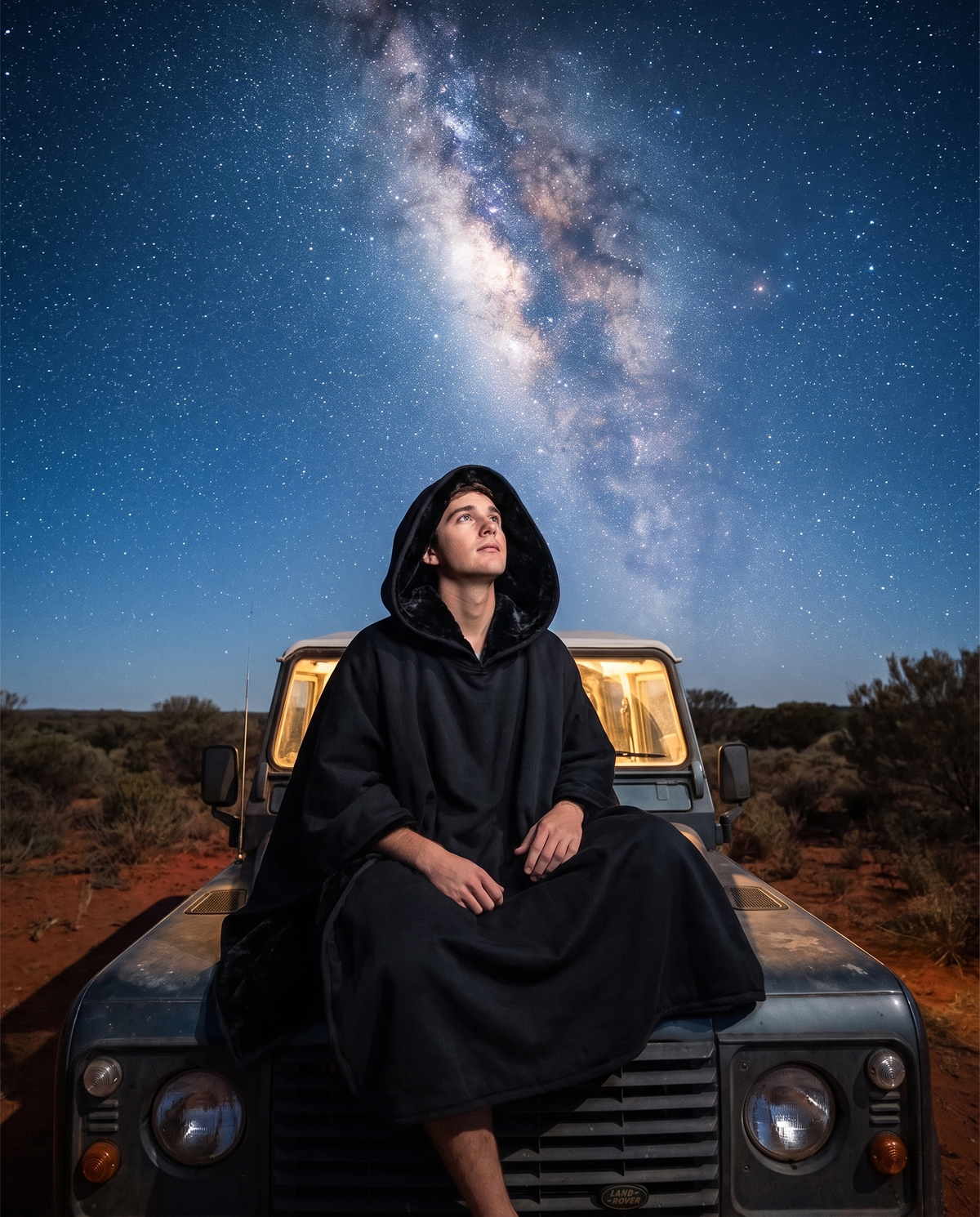 Man stargazing in the outback in a midnight Heavy Hug